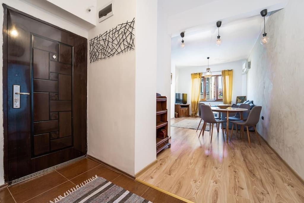 Central Apartment 2Bd Next To Vitosha Bul. Sofia Esterno foto